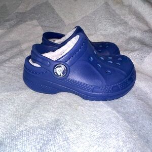 Fur lined Crocs Blue toddler 6/7